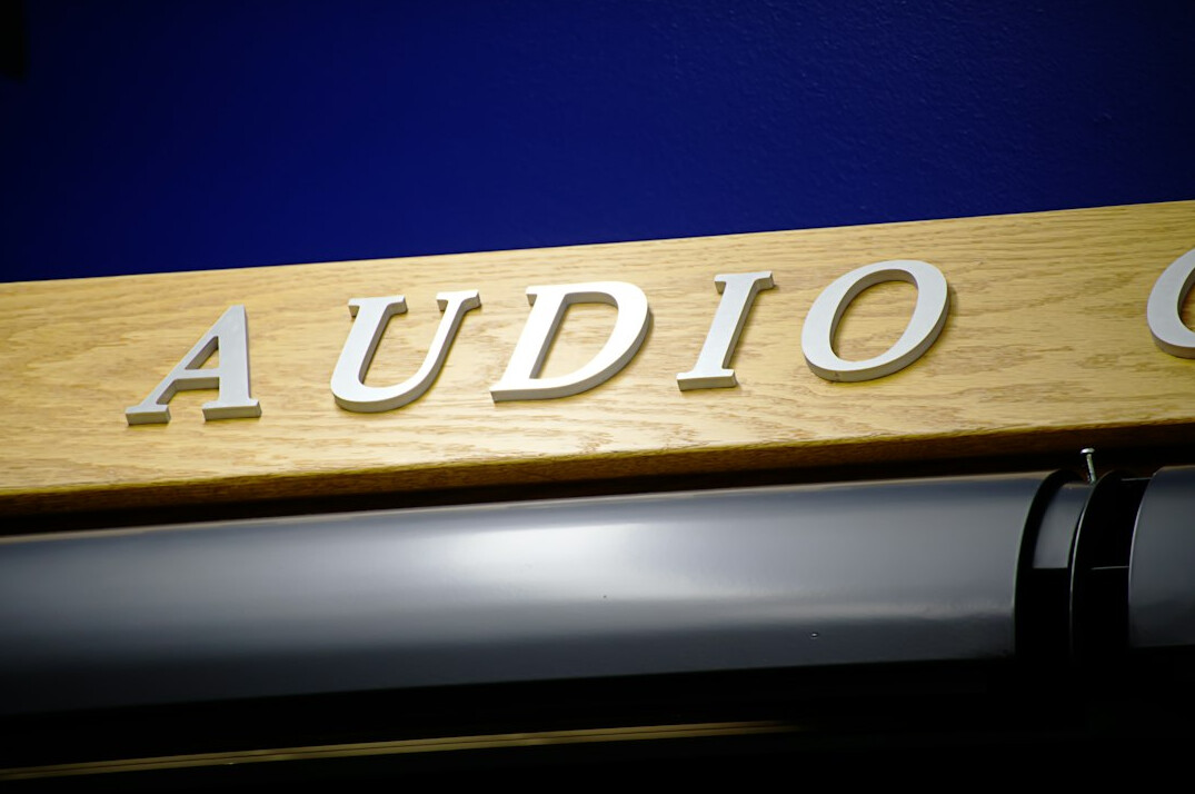 Console de mixage audio dans un studio d'enregistrement
